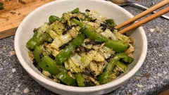 참치캔 기름으로 끝내는 피망·배추 볶음—소금 다시마로 감칠맛 살리는 초간단 반찬