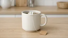 빵봉지 클립 하나로 티백 줄 고정, 태그가 컵 안으로 빠지지 않는 방법